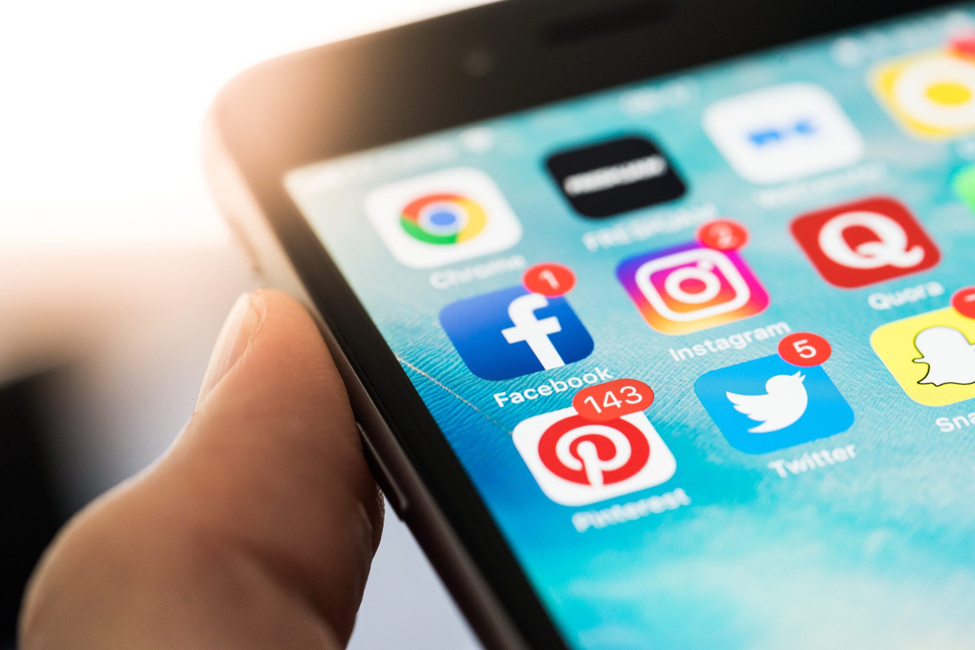 social media to promote tourism